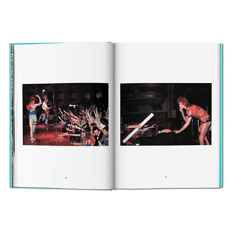 Mick Rock: The Rise of David Bowie, 1972-1973 - Hardcover Book Image 4