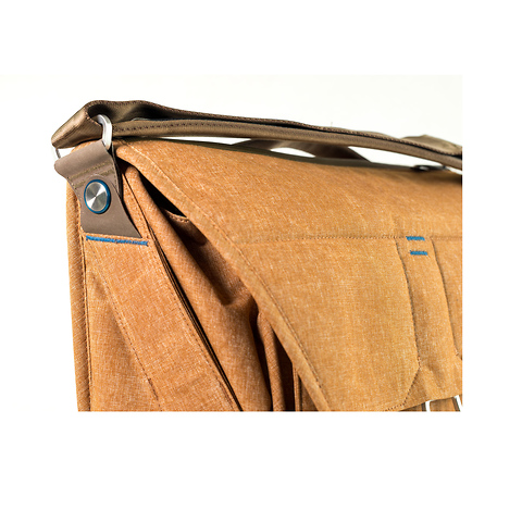 13 In. Everyday Messenger (Heritage Tan) Image 4