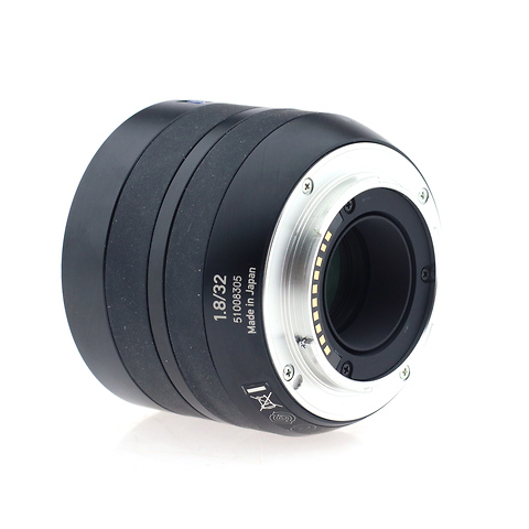 Touit 32mm f/1.8 Lens - Fujifilm X-Mount - Open Box Image 3