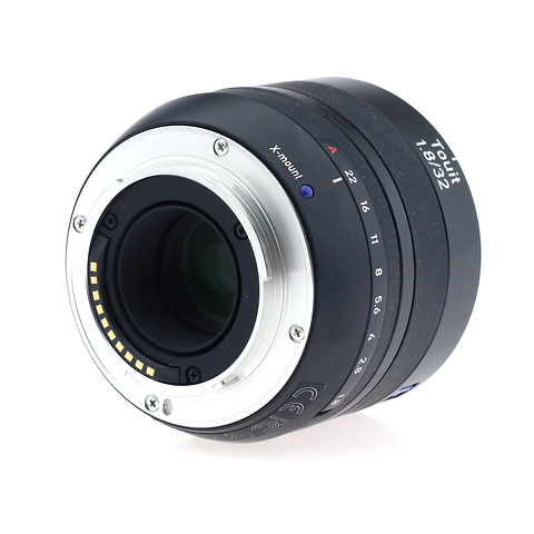 Touit 32mm f/1.8 Lens - Fujifilm X-Mount - Open Box Image 4