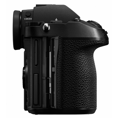 Lumix DC-S1R Mirrorless Digital Camera with 24-105mm Lens Kit (Black) Image 3