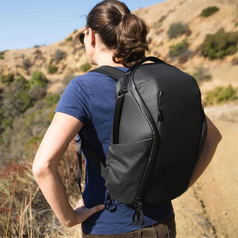 Everyday Backpack Zip (15L, Black) Image 5