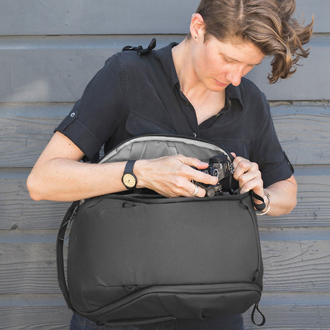 Everyday Backpack Zip (20L, Black) Image 8
