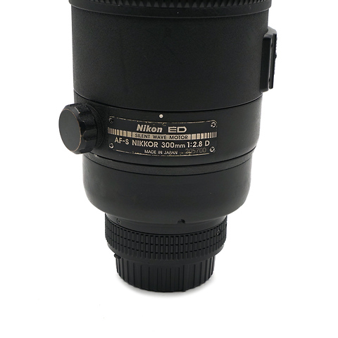 AF-S 300mm f/2.8D ED SWM Lens (No Lens Hood) - Pre-Owned Image 2