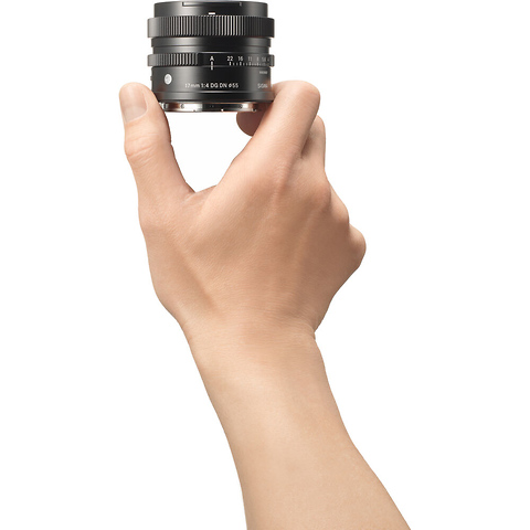 17mm f/4 DG DN Contemporary Lens for Leica L Image 3