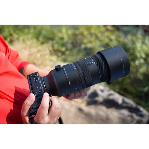 70-200mm f/2.8 DG DN OS Sports Lens for Leica L Image 7