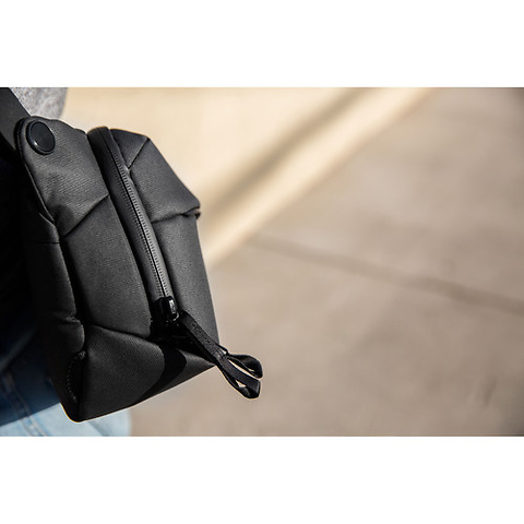 Everyday Sling v2 (Black, 3L) Image 10