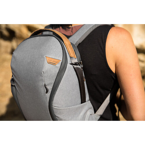 Everyday Backpack Zip (Ash, 15L) Image 6