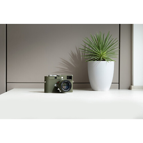 Summilux-M 35mm f/1.4 ASPH. Lens (Leica M, Safari Green, Reissue) Image 5