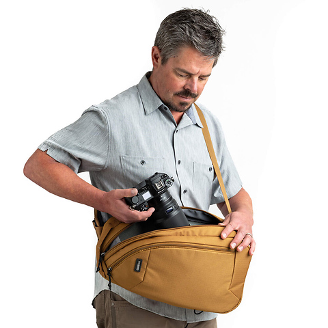 TurnStyle Sling (Golden Hour, 11L) Image 3