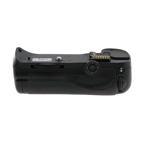 MB-D10 Multi-Power Battery Grip - Pre-Owned Image 1