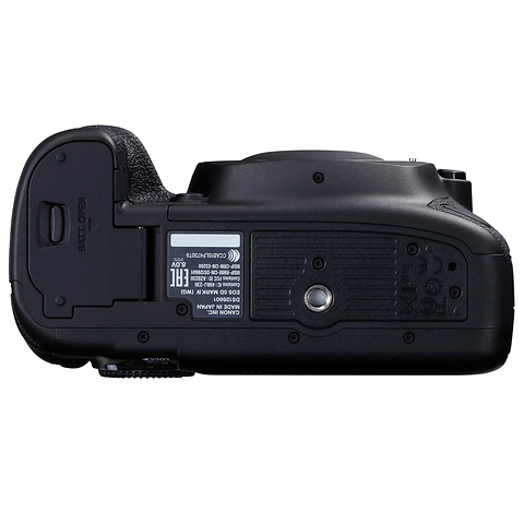 EOS 5D Mark IV Digital SLR Camera Body with Basic Accessory Kit Image 4