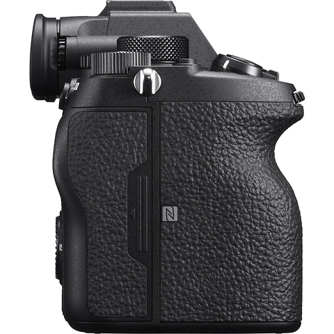 Alpha a7R IV Mirrorless Digital Camera w/Sony FE 24-70mm f/2.8 GM Lens and Sony Accessories Image 4