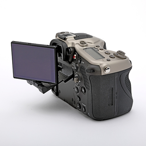 HV Digital SLR Camera with 24-70mm Lens  - Pre-Owned Image 6