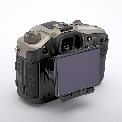 HV Digital SLR Camera with 24-70mm Lens  - Pre-Owned Image 7