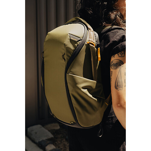 Everyday Backpack Zip (Kelp Green, 15L) Image 7
