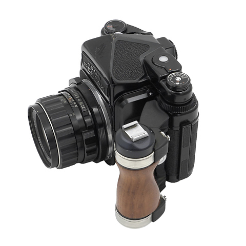 6x7 TTL Camera Body w/105mm f/2.4 Lens, Meter & Grip Kit - Pre-Owned Image 2