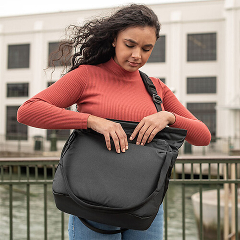 Everyday Tote (Black) Image 8