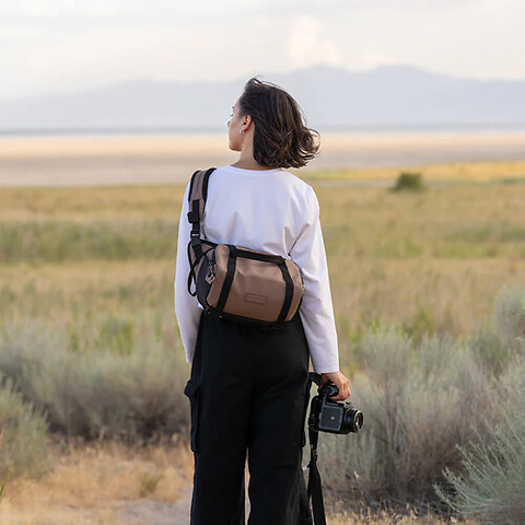 ROGUE V2 Sling Bag (Atacama Clay, 6L) Image 4