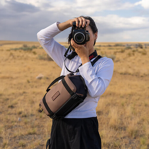 ROGUE V2 Sling Bag (Atacama Clay, 6L) Image 6