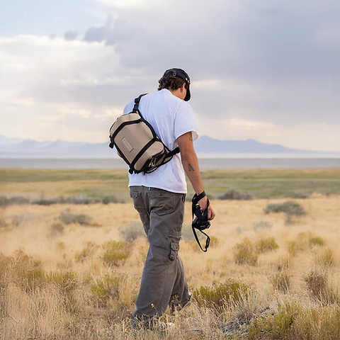 ROGUE V2 Sling Bag (Yuma Tan, 9L) Image 4