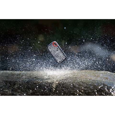 8TB Extreme USB 3.2 V2 Portable SSD Image 5